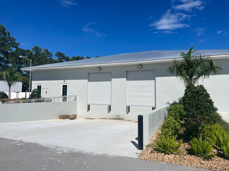 3700 9th St SW, Vero Beach, FL à louer - Photo du bâtiment - Image 3 de 14