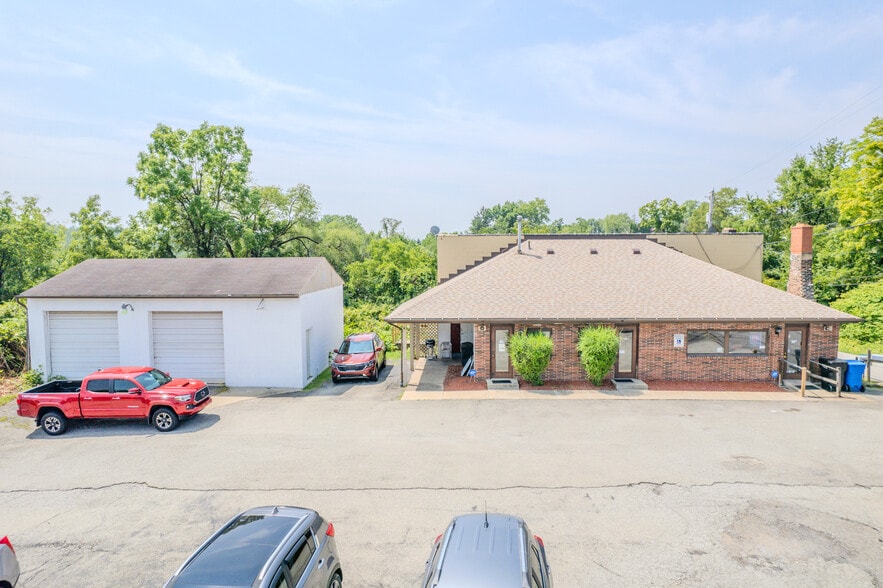 14550 Route 30, North Huntingdon, PA à vendre - Photo du bâtiment - Image 2 de 42