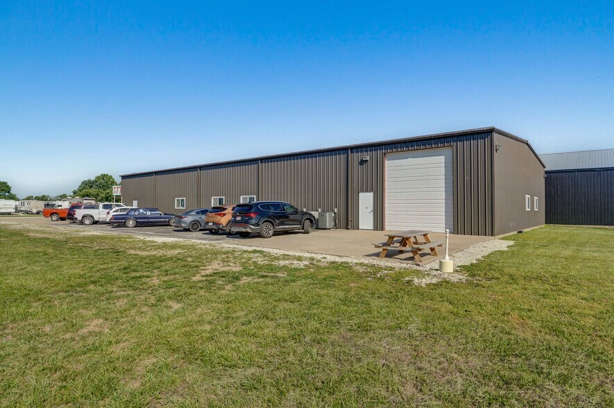 4736 S 131st Rd, Bolivar, MO à vendre - Photo du bâtiment - Image 2 de 34