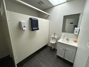 1381 South Park Dr, Kernersville, NC for lease Interior Photo- Image 2 of 5