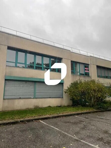 Bureau dans Eybens à louer - Photo du bâtiment - Image 2 de 8