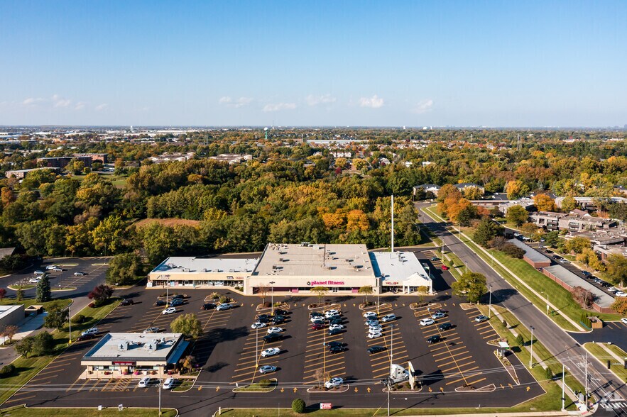 875-901 E Geneva Rd, Carol Stream, IL à louer - Aérien - Image 2 de 2