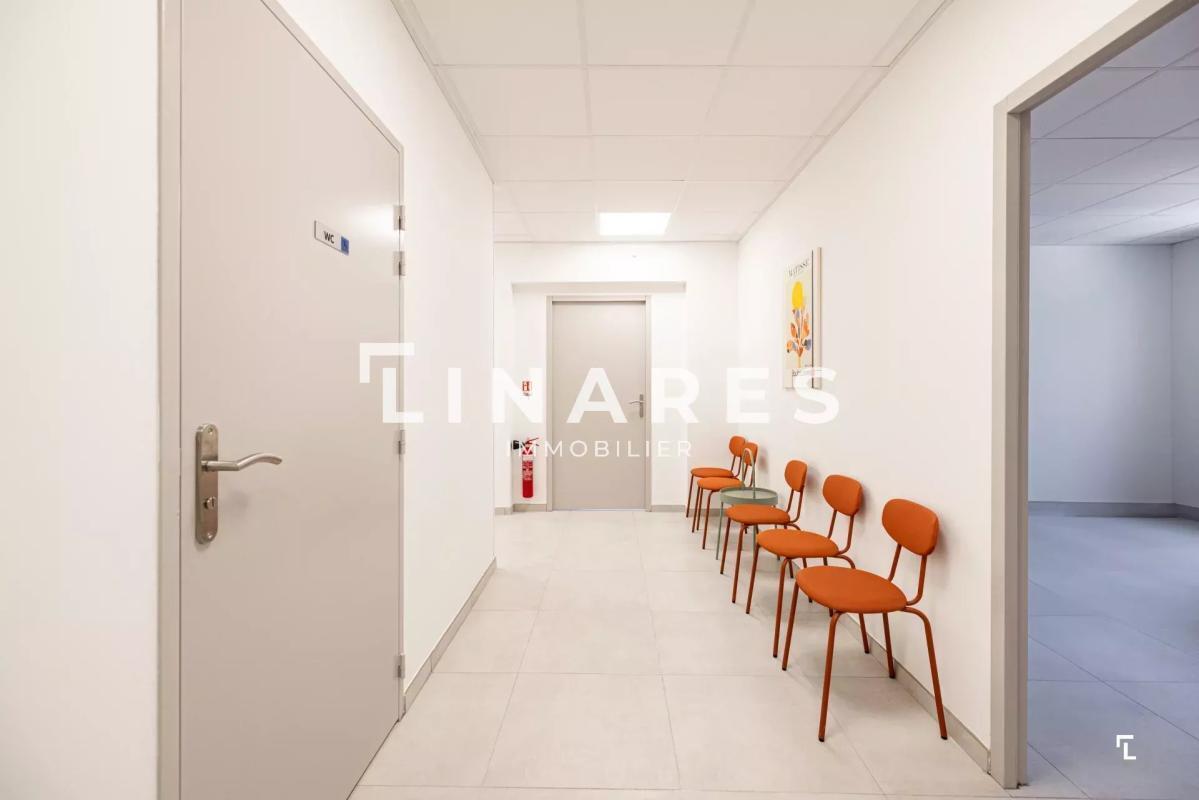 Office in Auriol for lease Interior Photo- Image 1 of 6