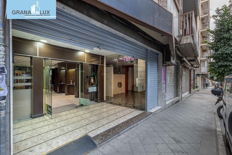 Calle Ruiseñor, 10, Granada, Granada for sale - Building Photo - Image 1 of 28