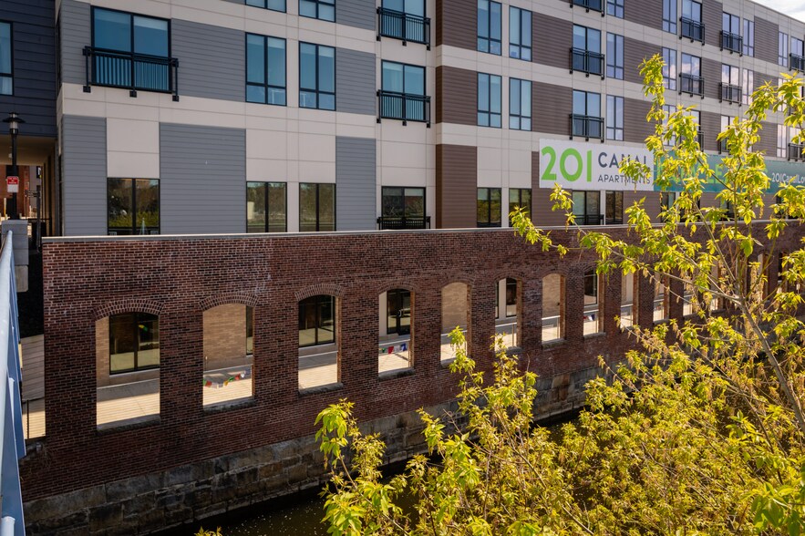 201 Canal St, Lowell, MA à louer - Photo du bâtiment - Image 2 de 3