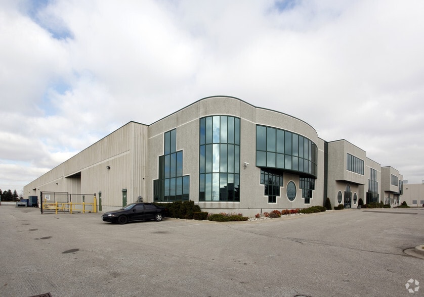 106 Aviva Park Dr, Vaughan, ON for lease - Building Photo - Image 3 of 5