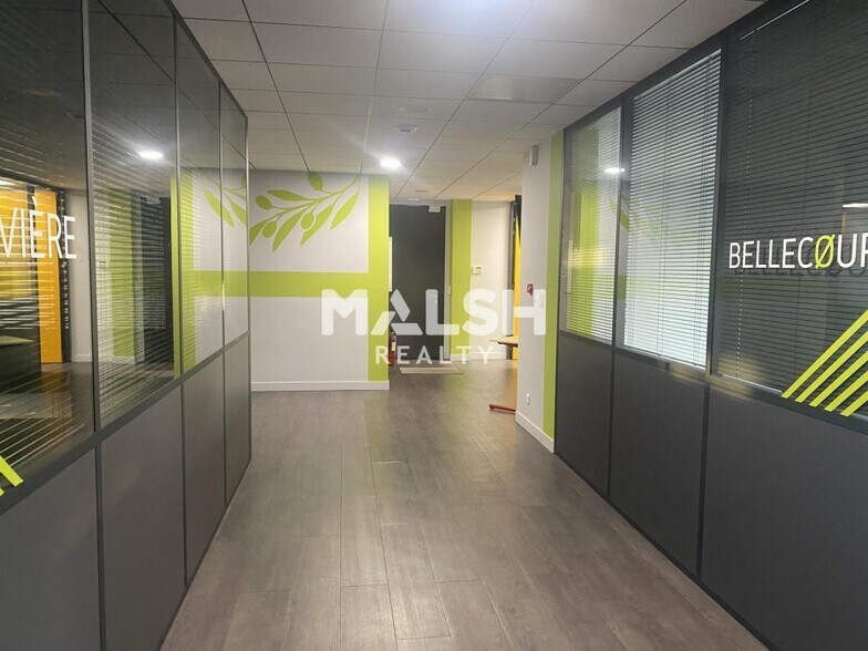 Office in Bron for lease - Interior Photo - Image 2 of 13