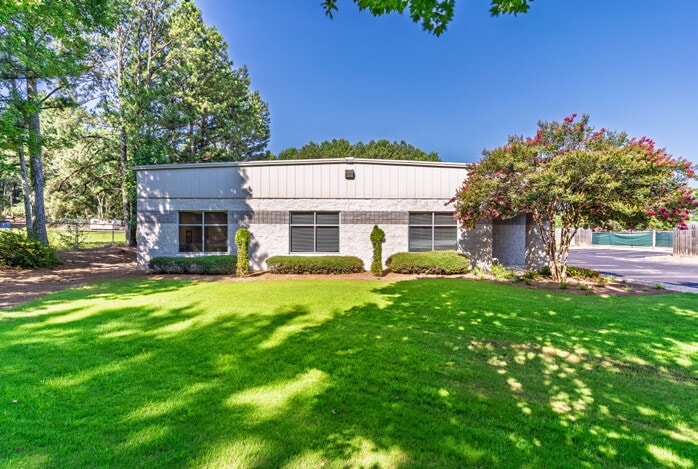 1550 Hillcrest Rd, Norcross, GA for sale - Building Photo - Image 2 of 13