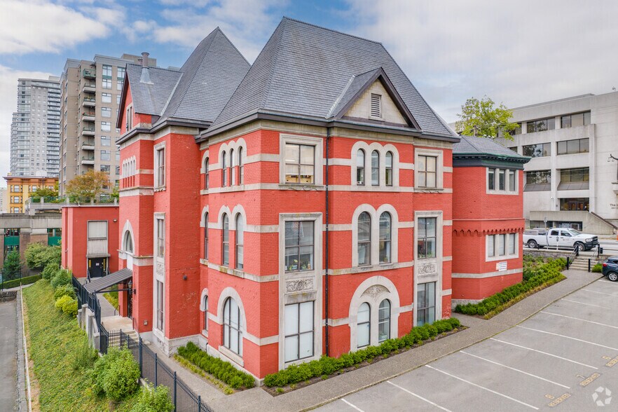 668 Carnarvon St, New Westminster, BC à louer - Photo du bâtiment - Image 3 de 3