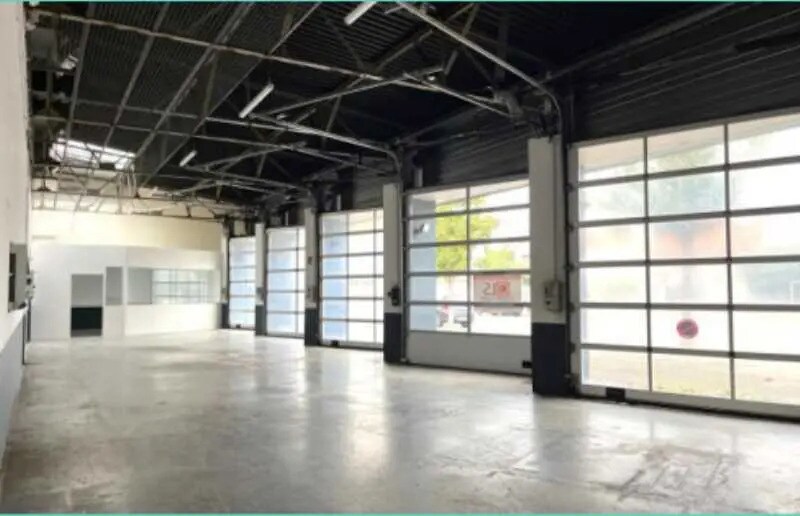 Office in Vénissieux for lease - Building Photo - Image 3 of 6