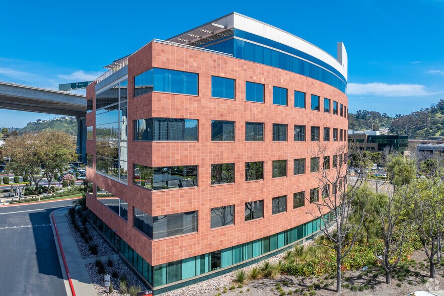 8954 Rio San Diego Dr, San Diego, CA à louer - Photo du bâtiment - Image 1 de 5