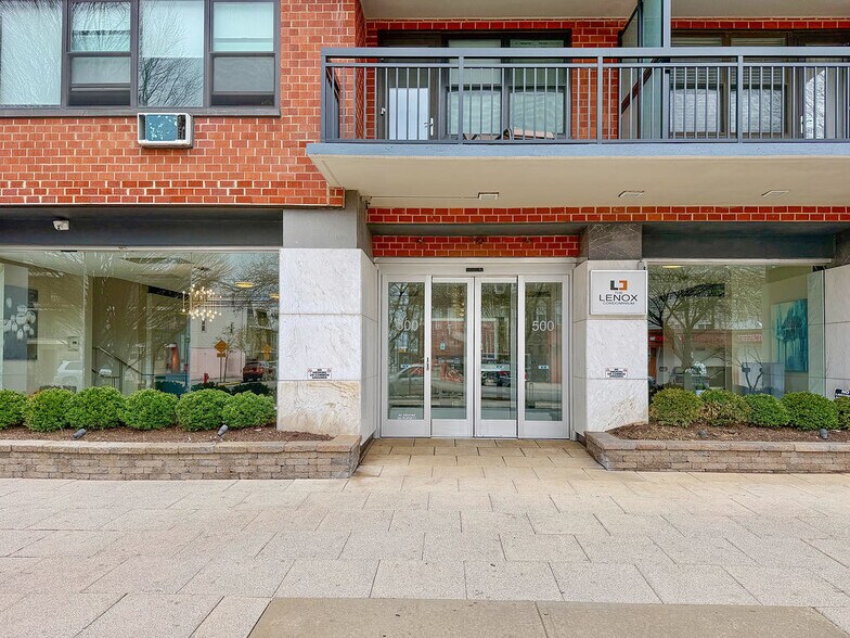 The Lenox portefeuille de 12 propriétés à vendre sur LoopNet.ca - Photo du bâtiment - Image 2 de 6