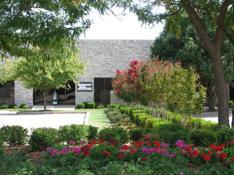 210 W Wilshire Blvd, Oklahoma City, OK à louer - Photo du bâtiment - Image 1 de 14