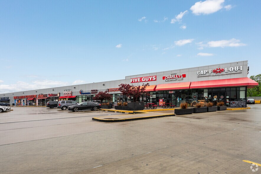 Hutchinson River Pky, Bronx, NY à louer - Photo du bâtiment - Image 1 de 18