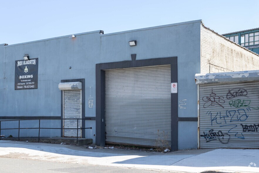8630 103rd Ave, Ozone Park, NY à vendre - Photo du bâtiment - Image 3 de 7