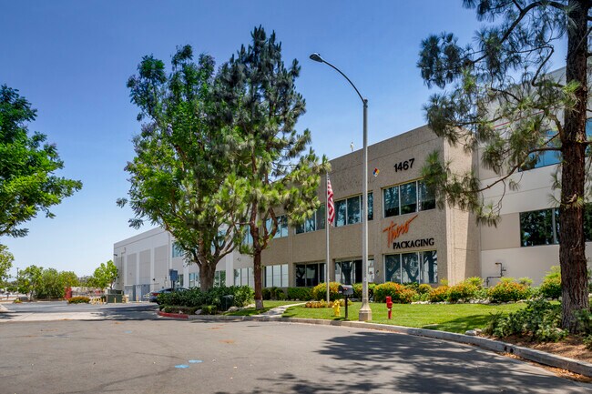 Plus de détails pour 1467 Davril Cir, Corona, CA - Industriel à louer