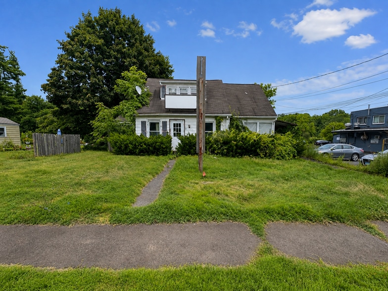1247 Queen St, Southington, CT for sale - Building Photo - Image 2 of 11