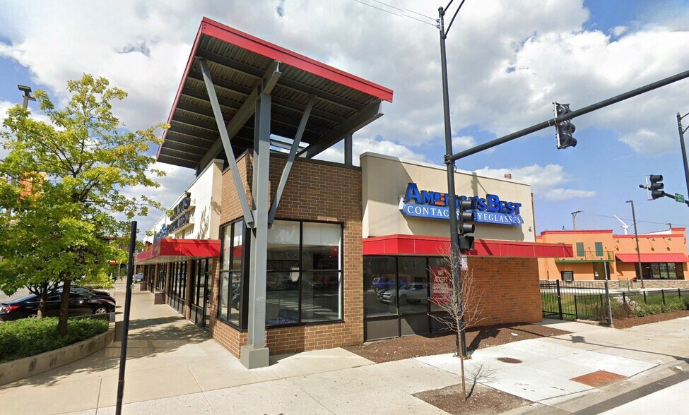 Bishop Plaza portefeuille de 3 propriétés à vendre sur LoopNet.ca - Photo du bâtiment - Image 2 de 10