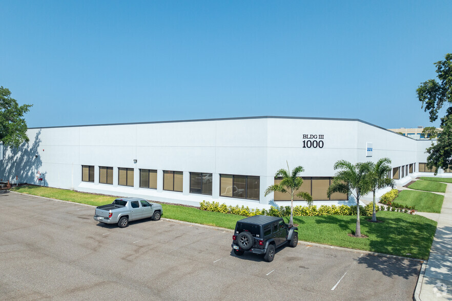 1000 112th Cir N, Saint Petersburg, FL for lease - Primary Photo - Image 1 of 8