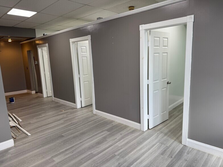 494 Main St, New Britain, CT à louer - Photo du bâtiment - Image 3 de 5