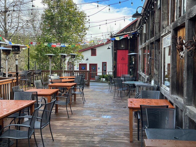 Jack London Village, Glen Ellen portfolio of 2 properties for sale on LoopNet.ca - Building Photo - Image 3 of 11