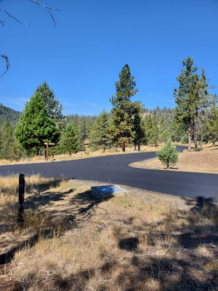 5779 Engleman Spruce Way, Klamath Falls, OR for sale - Building Photo - Image 3 of 7