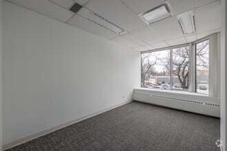 1121 Centre St NW, Calgary, AB à louer Photo intérieure- Image 1 de 4