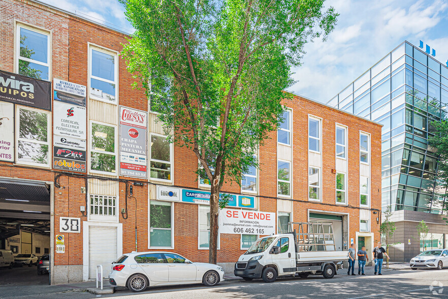 Calle Julián Camarillo, 38, Madrid, Madrid for sale - Building Photo - Image 3 of 4