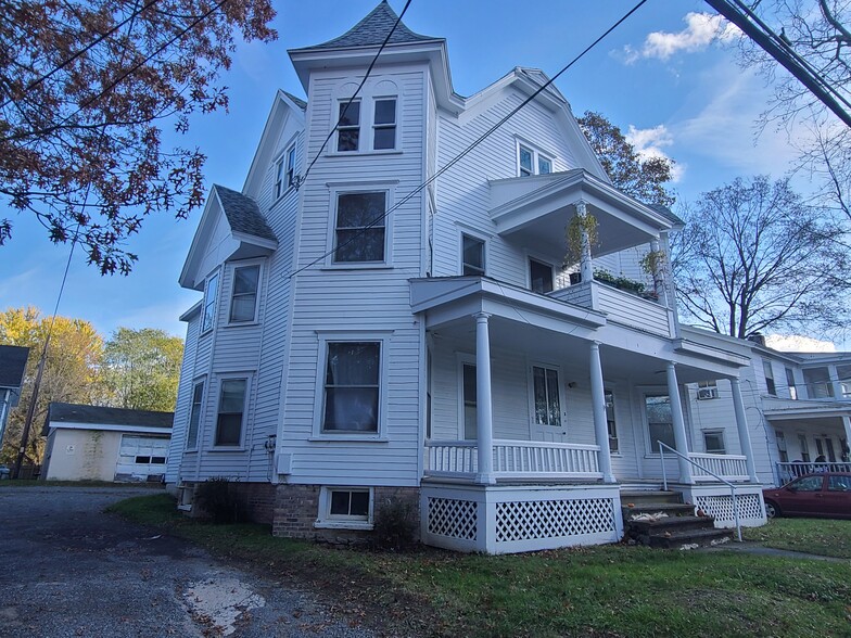 5 Church St, Philmont, NY à vendre - Photo principale - Image 1 de 2