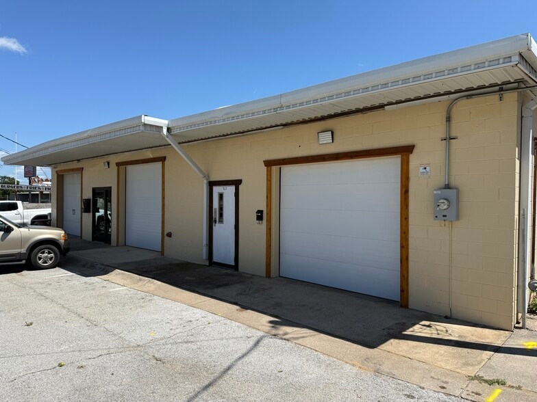 713 Acme St, Denton, TX for lease - Building Photo - Image 1 of 4