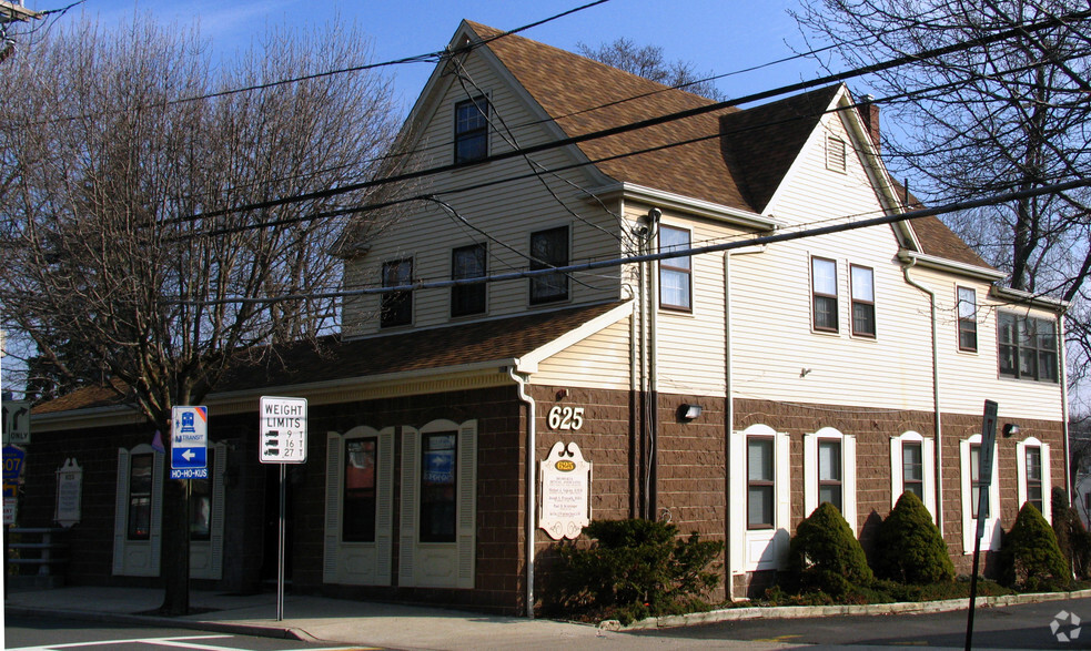 625 N Maple Ave, Ho Ho Kus, NJ for lease - Primary Photo - Image 1 of 1