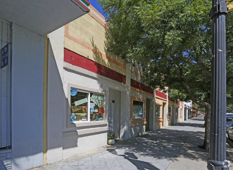 7243 Monterey St, Gilroy, CA à louer - Photo du bâtiment - Image 2 de 5