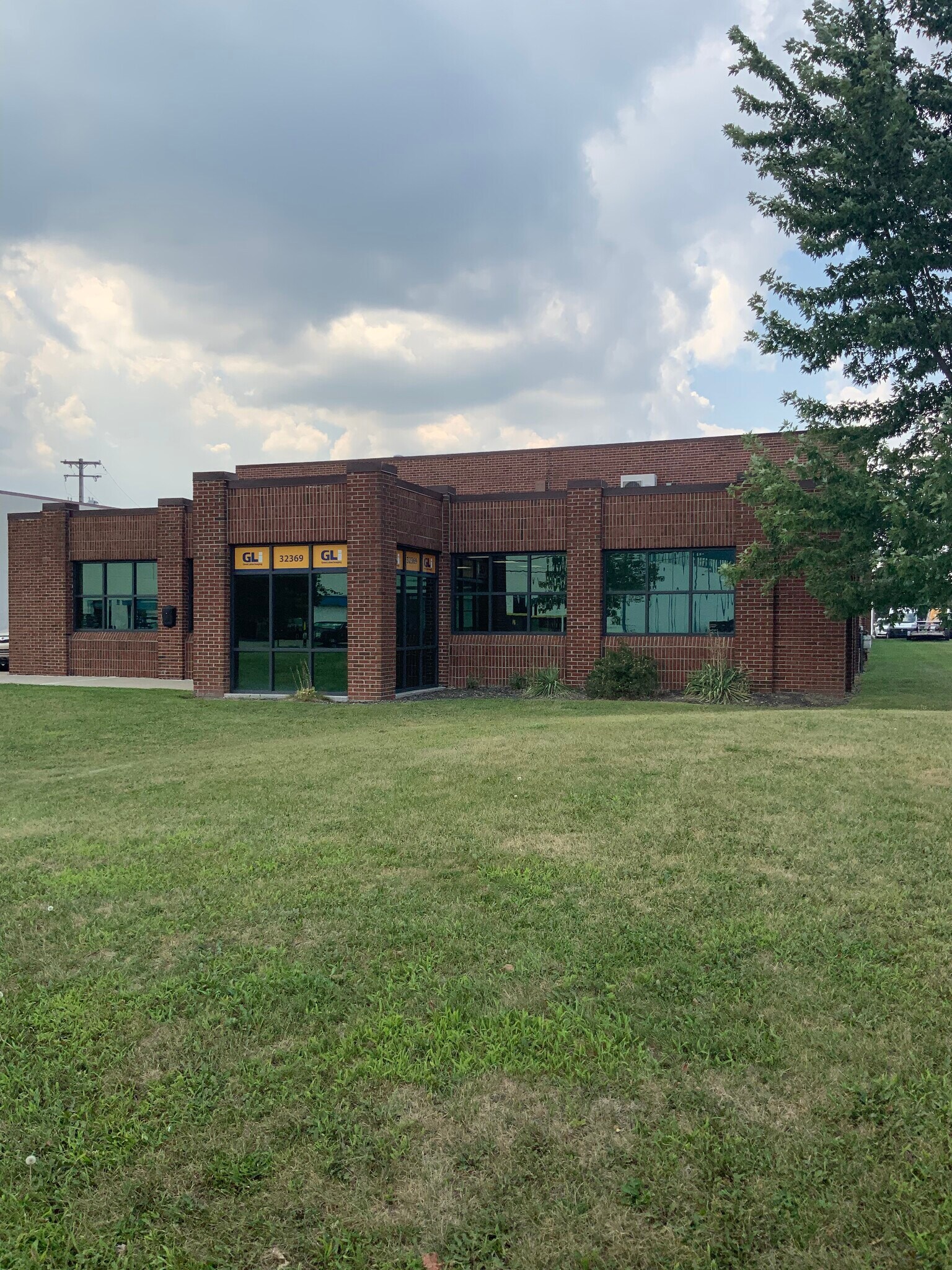 32369 Milton Ave, Madison Heights, MI for lease Primary Photo- Image 1 of 13