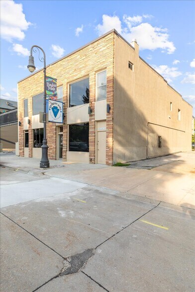 127 Pearl St, Council Bluffs, IA à louer - Photo du bâtiment - Image 3 de 50