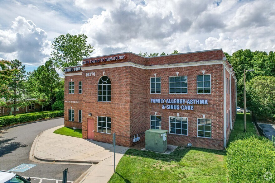 10370 Park Rd Ex, Charlotte, NC à louer - Photo du bâtiment - Image 3 de 6