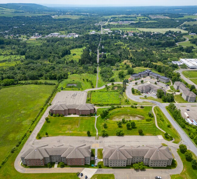 18 Farview Dr, Dryden, NY à vendre - Photo principale - Image 1 de 4