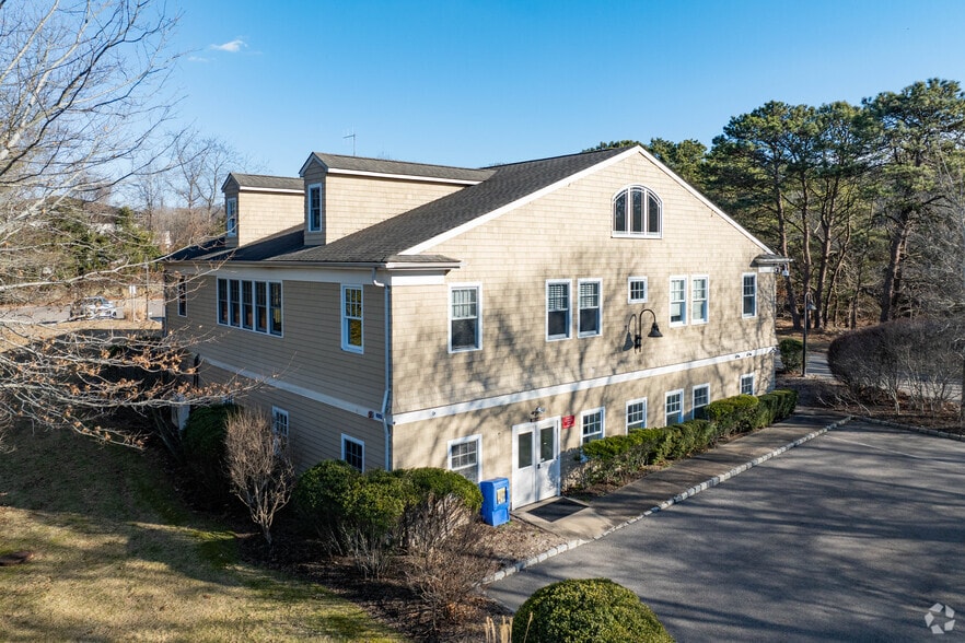2036 County Road 39, Southampton, NY for sale - Primary Photo - Image 3 of 18