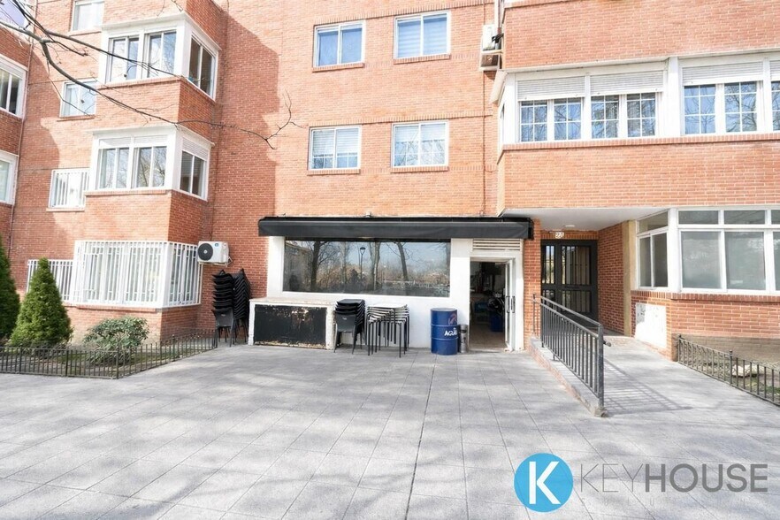 Immeuble residentiel dans San Fernando de Henares, Madrid à vendre - Photo du bâtiment - Image 1 de 3