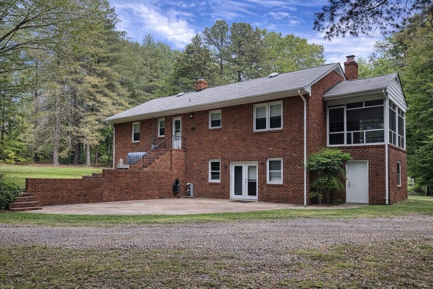 7999 Fast Ln, Mechanicsville, VA à vendre - Photo du bâtiment - Image 3 de 10