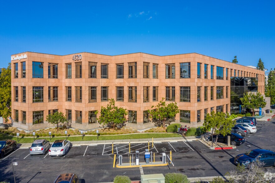 4520 Executive Dr, San Diego, CA à louer - Photo du bâtiment - Image 1 de 19