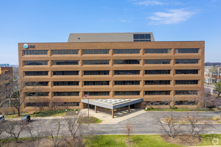 95 W Algonquin Rd, Arlington Heights, IL à louer - Photo du bâtiment - Image 2 de 4
