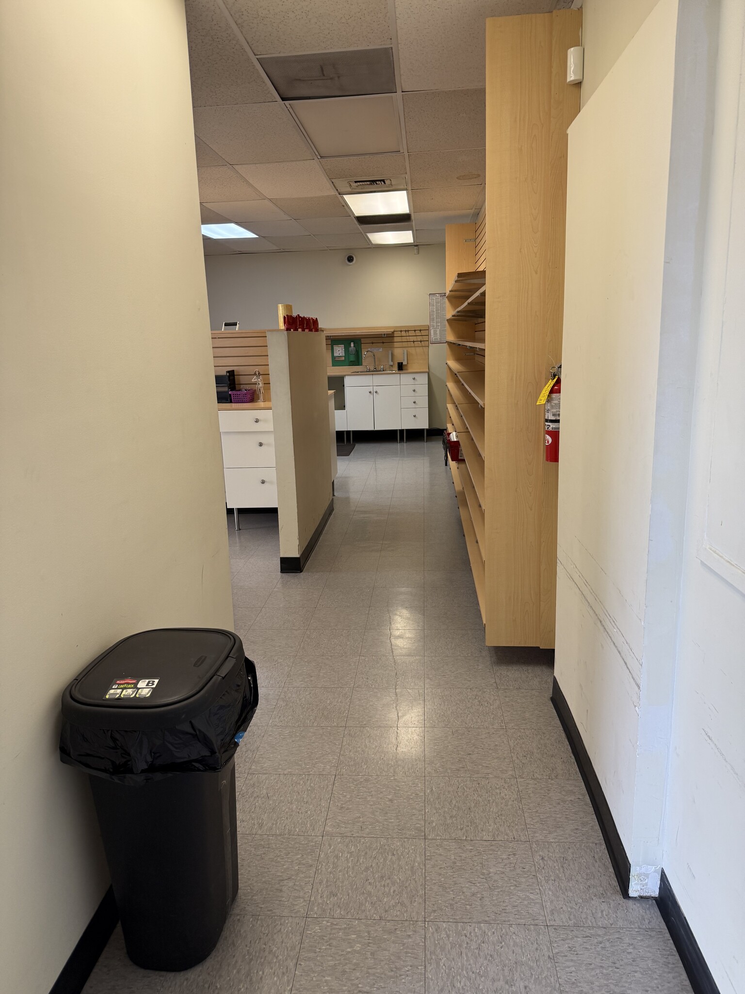 16430-16438 Vanowen St, Van Nuys, CA for lease Interior Photo- Image 1 of 5