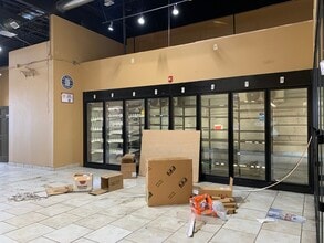 1100-1148 Douglas Rd, Oswego, IL à louer Photo intérieure- Image 2 de 3