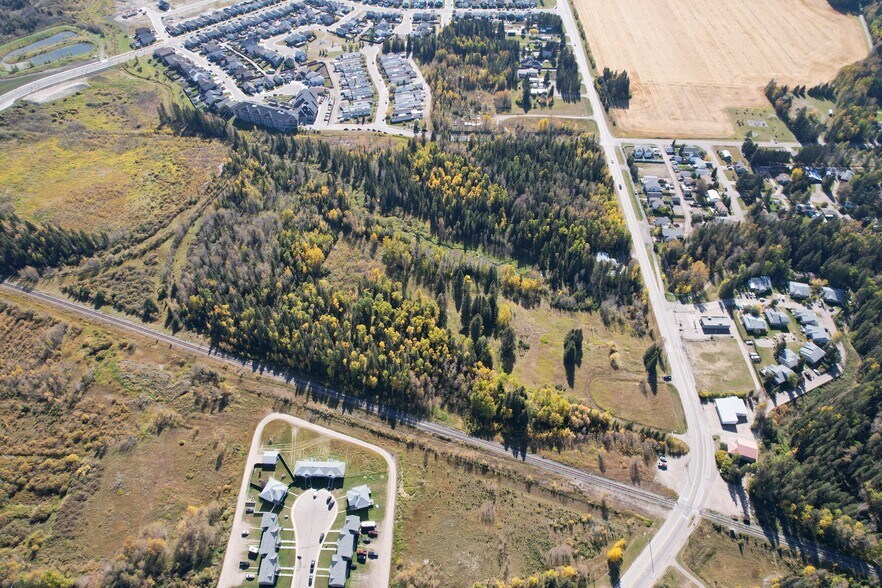 4911 62 St, Rocky Mountain House, AB à vendre - Photo du bâtiment - Image 3 de 13