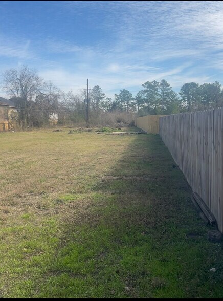 1315 Houston, Humble, TX for sale - Building Photo - Image 2 of 15