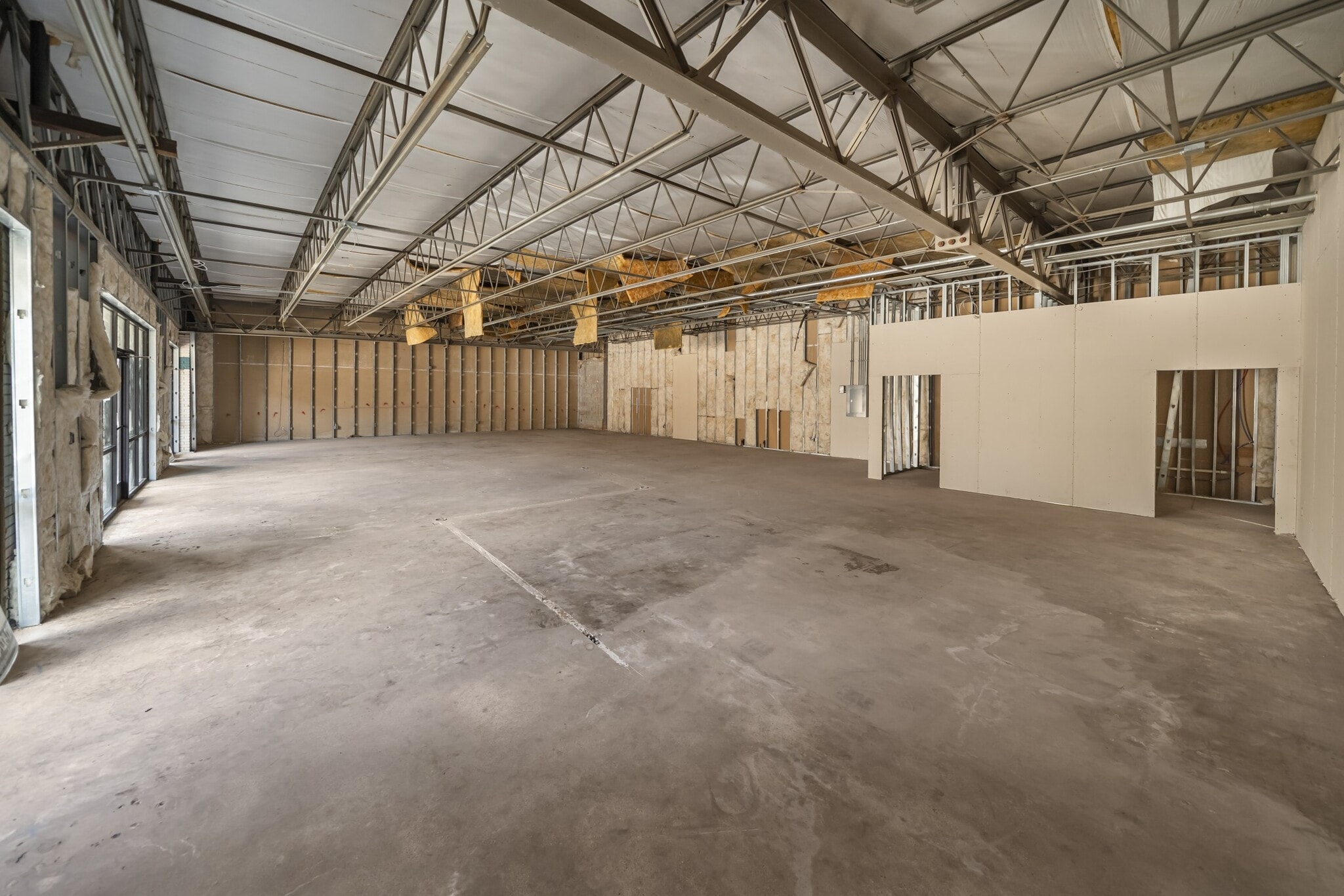 3400-3502 S Broadway, Tyler, TX for lease Interior Photo- Image 1 of 6