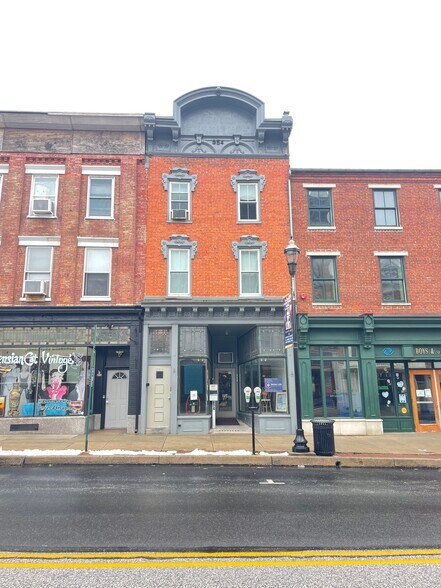 254 Locust St, Columbia, PA à louer - Photo principale - Image 1 de 7