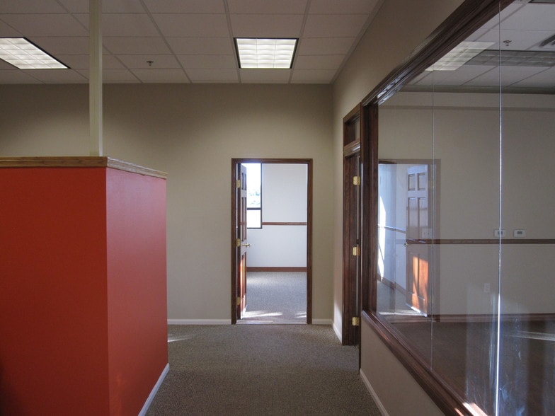 3505 E Flamingo Rd, Las Vegas, NV for lease - Interior Photo - Image 3 of 40