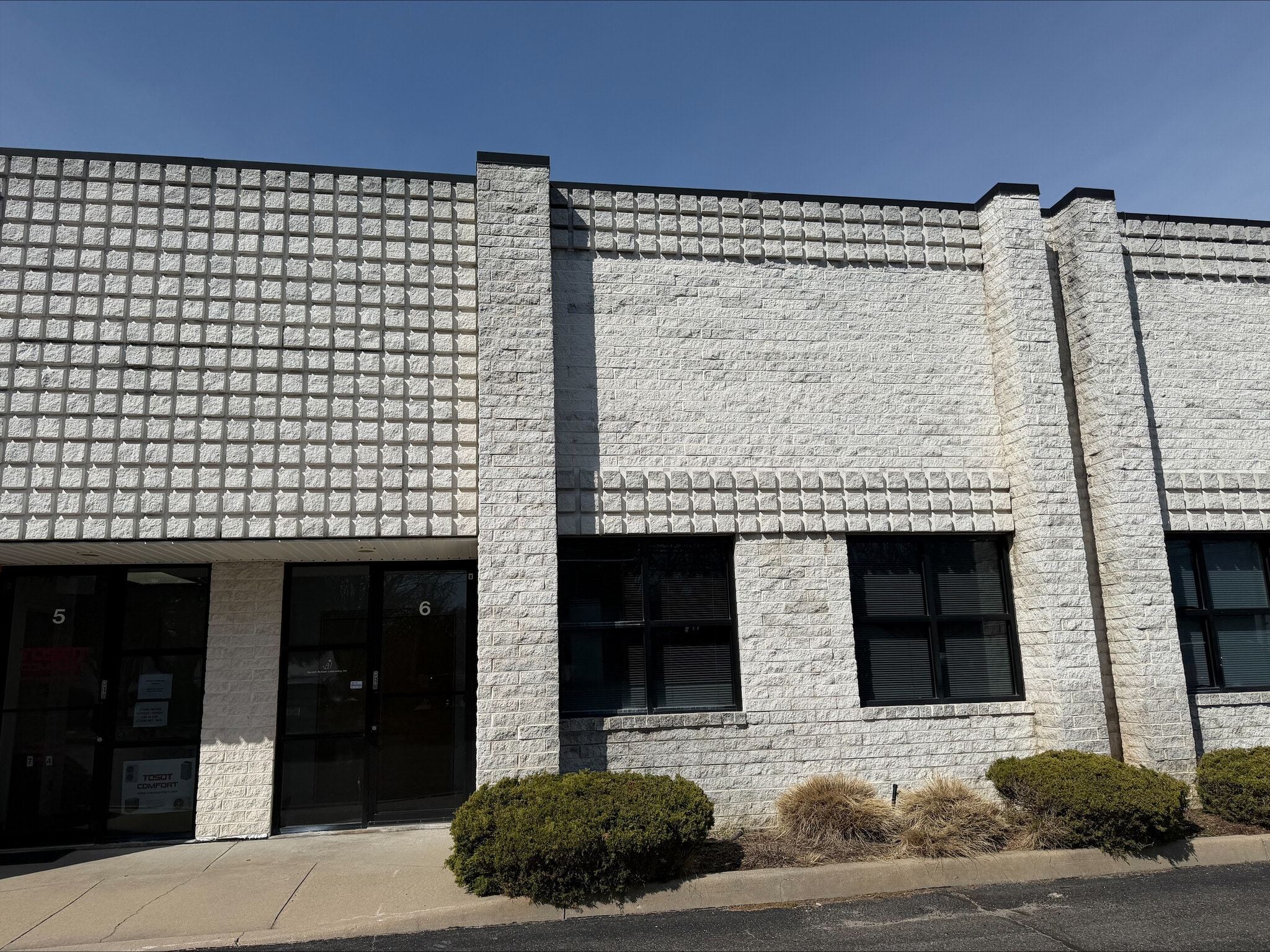 7 Shirley St, Bohemia, NY for lease Interior Photo- Image 1 of 7