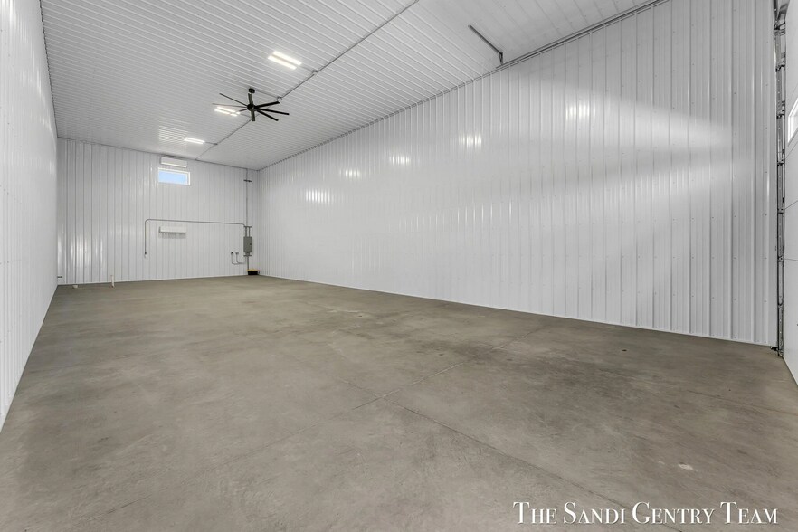 2695 Hein Rd, Muskegon, MI à vendre - Photo intérieure - Image 2 de 6